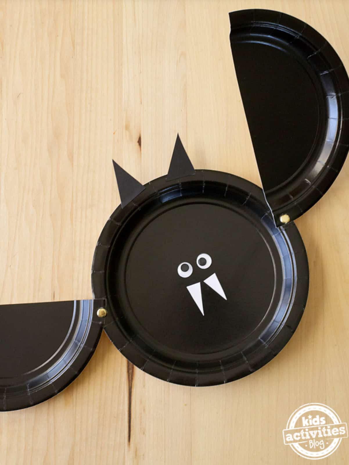 Black paper plate bat with hinged wings